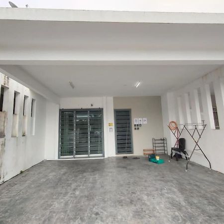 Karak Indah Homestay Exterior foto